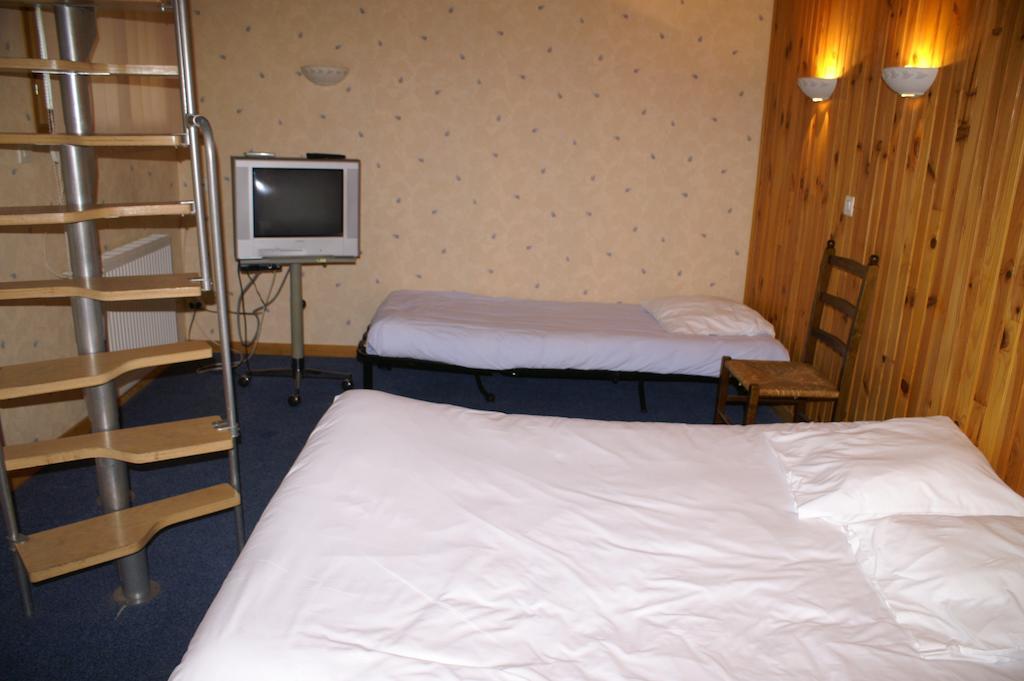 Hotel Celeste Bagnères-de-Luchon Szoba fotó