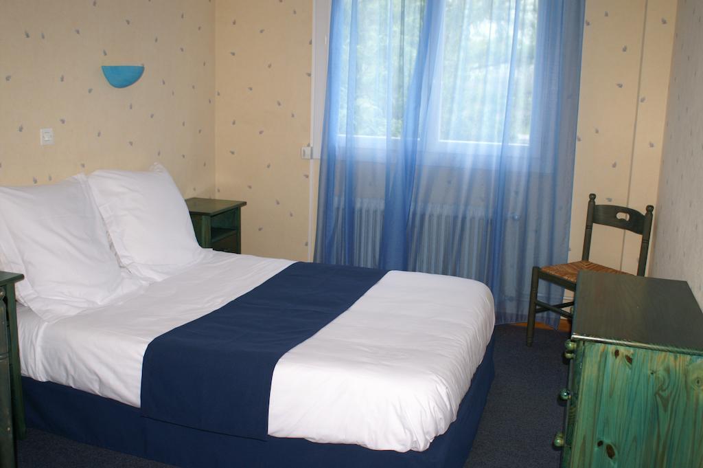 Hotel Celeste Bagnères-de-Luchon Szoba fotó