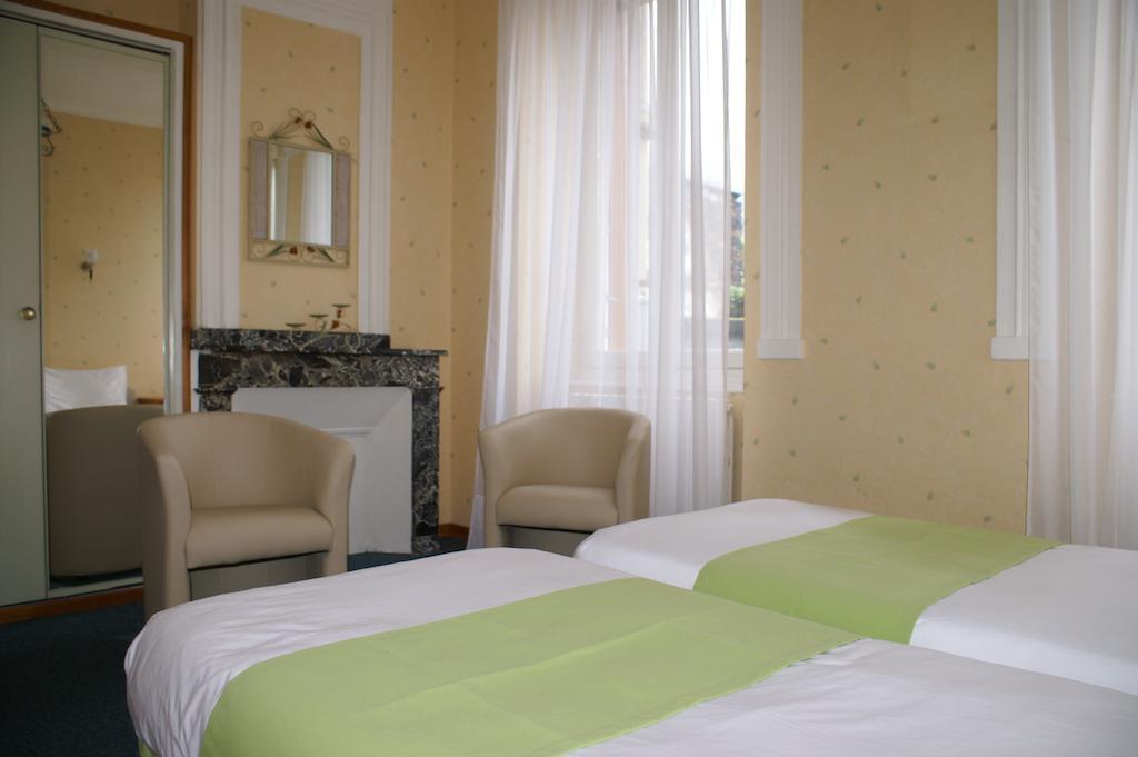 Hotel Celeste Bagnères-de-Luchon Szoba fotó