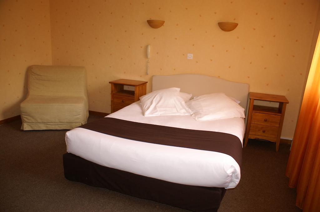 Hotel Celeste Bagnères-de-Luchon Szoba fotó