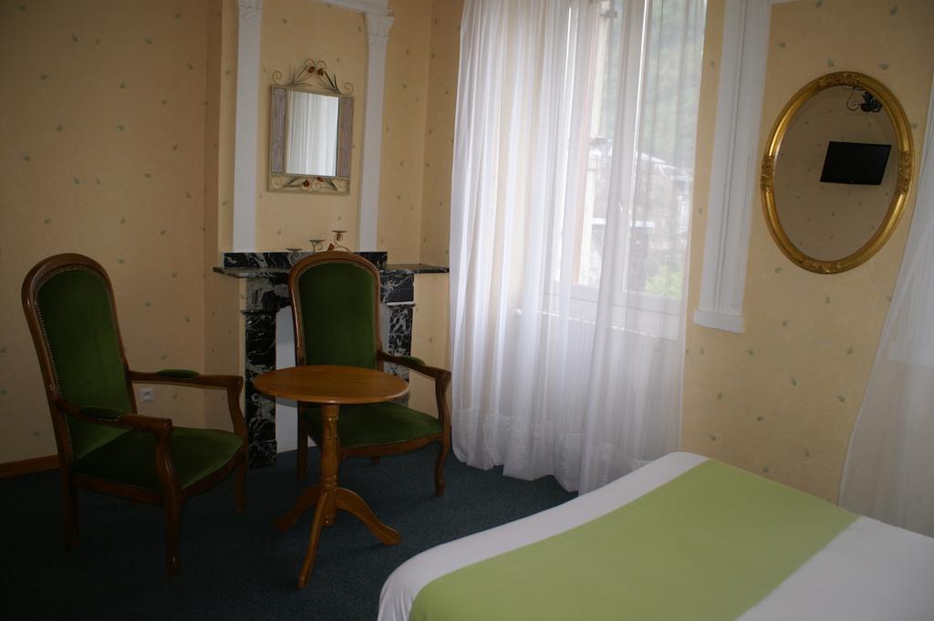 Hotel Celeste Bagnères-de-Luchon Szoba fotó
