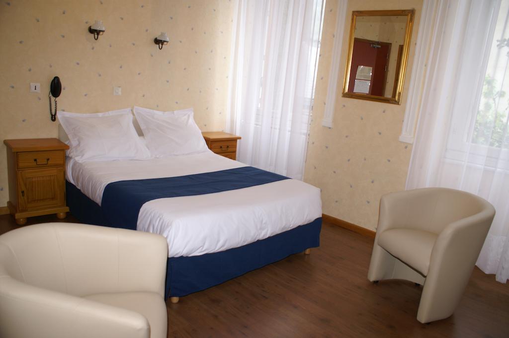 Hotel Celeste Bagnères-de-Luchon Szoba fotó