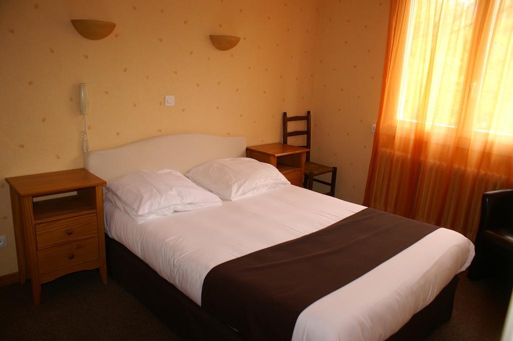Hotel Celeste Bagnères-de-Luchon Szoba fotó
