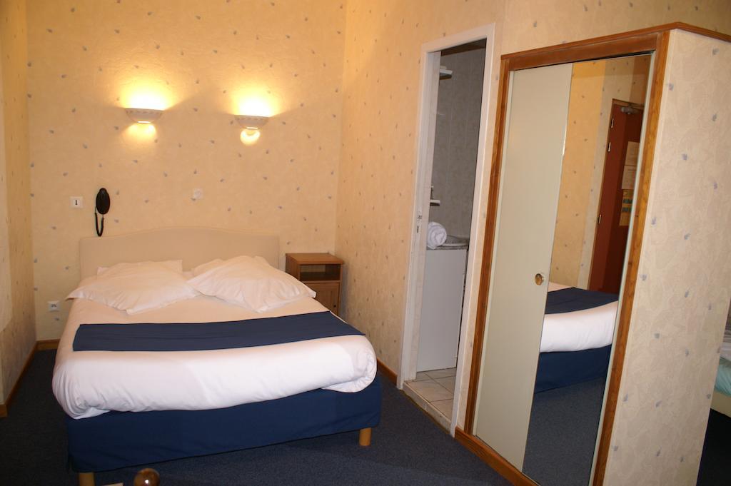 Hotel Celeste Bagnères-de-Luchon Szoba fotó