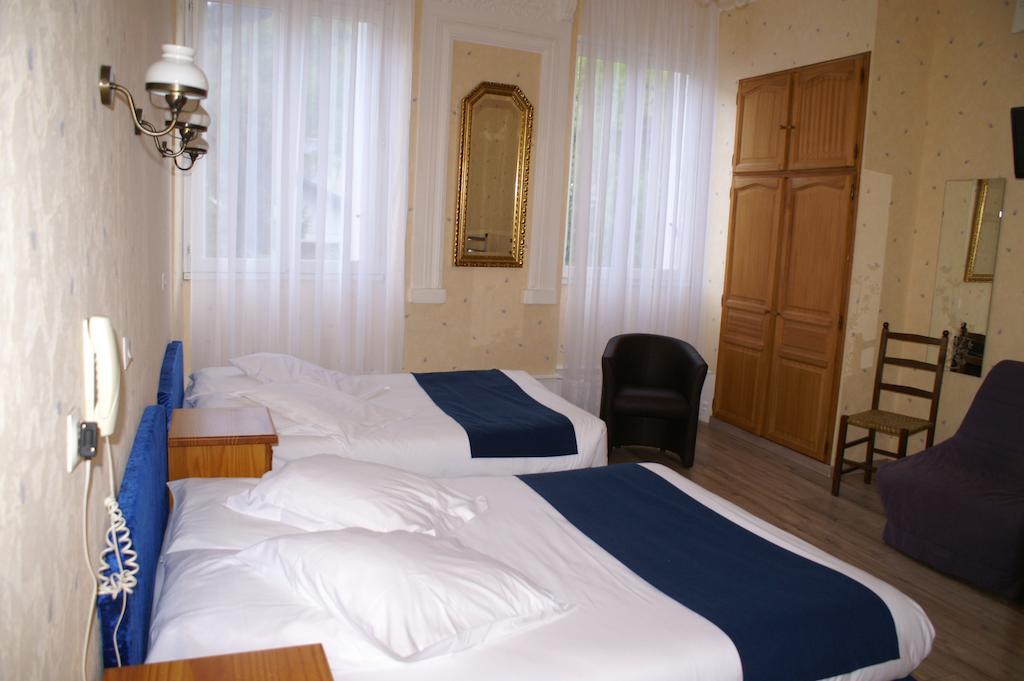 Hotel Celeste Bagnères-de-Luchon Szoba fotó