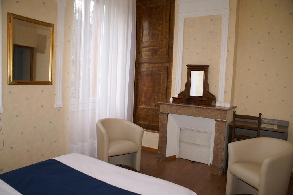 Hotel Celeste Bagnères-de-Luchon Szoba fotó