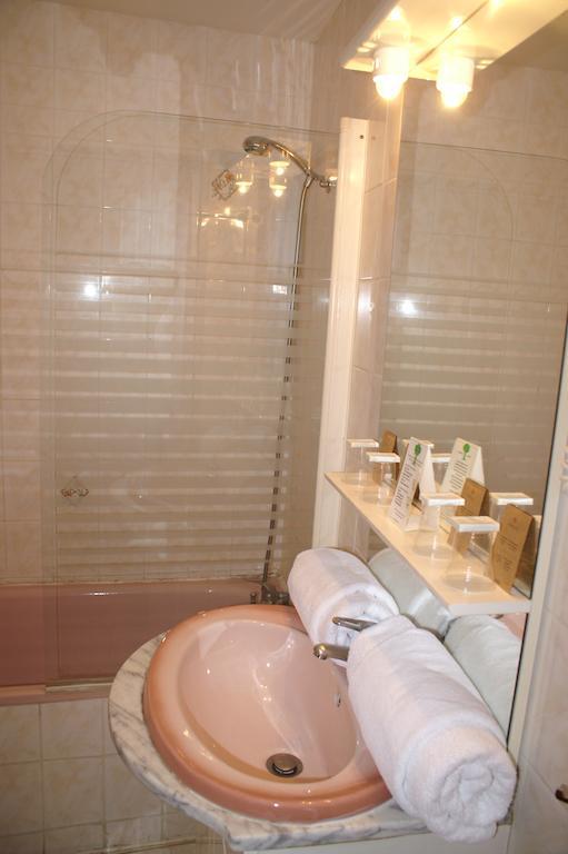 Hotel Celeste Bagnères-de-Luchon Szoba fotó
