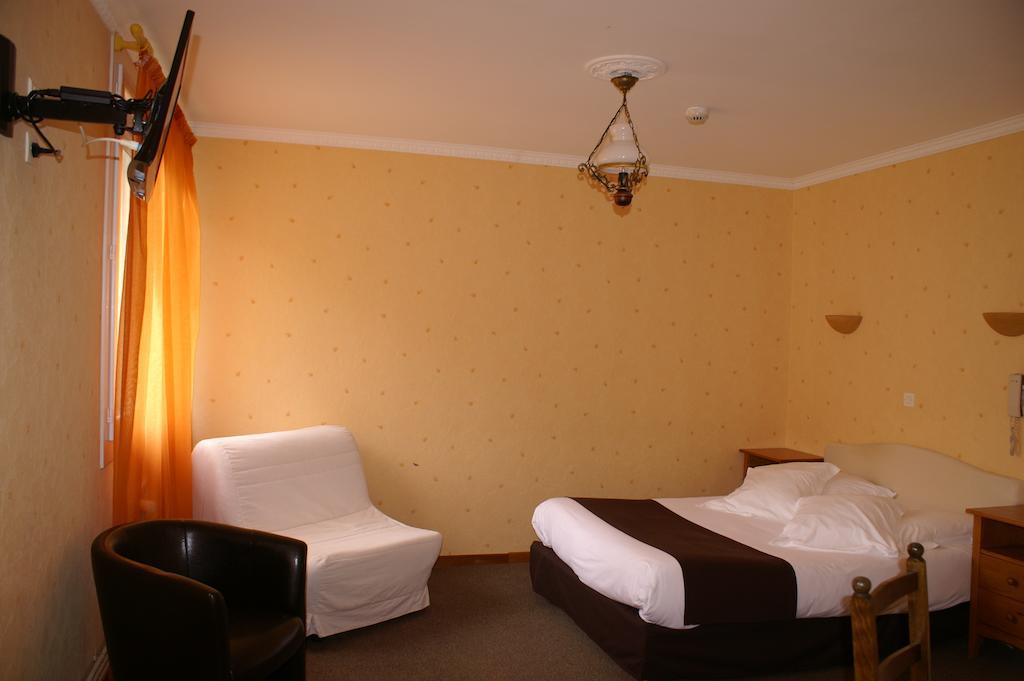 Hotel Celeste Bagnères-de-Luchon Szoba fotó